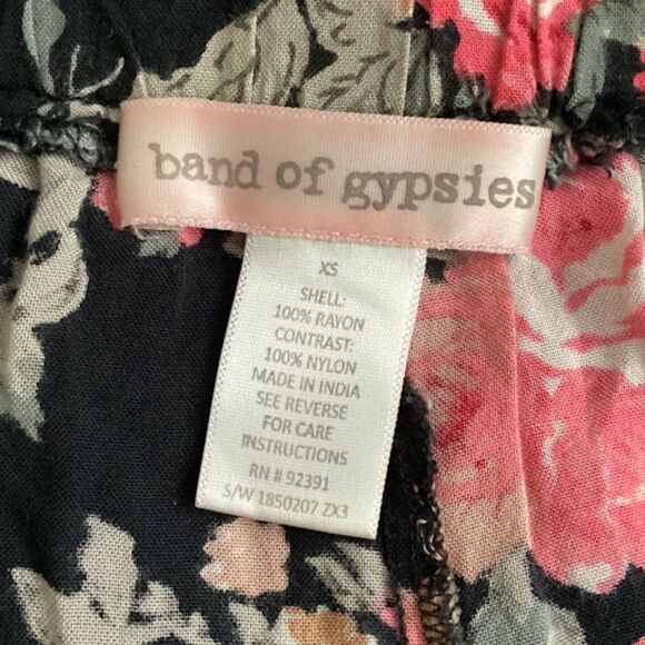 Urban Outfitters Band of Gypsies Floral Botanical Lace Shorts XS - Picture 7 of 9